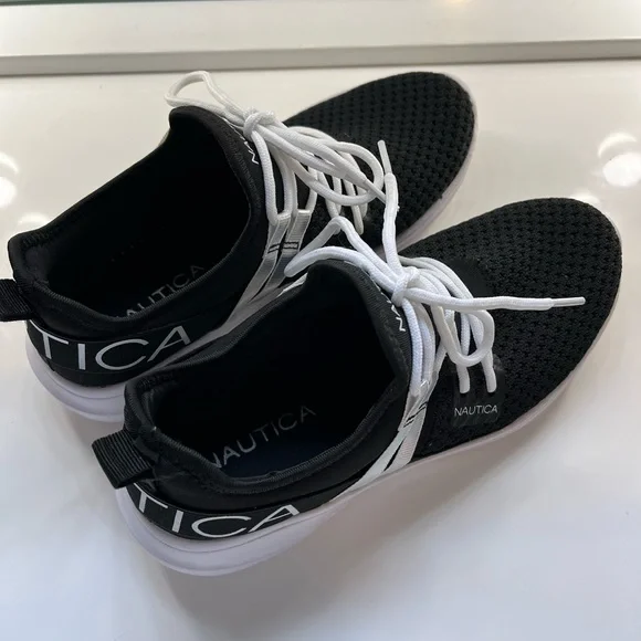 Nautica Women Sneaker Lace-Up Jogger Running Shoe, Black & White Silver, 7.5 - Picture 3 of 10